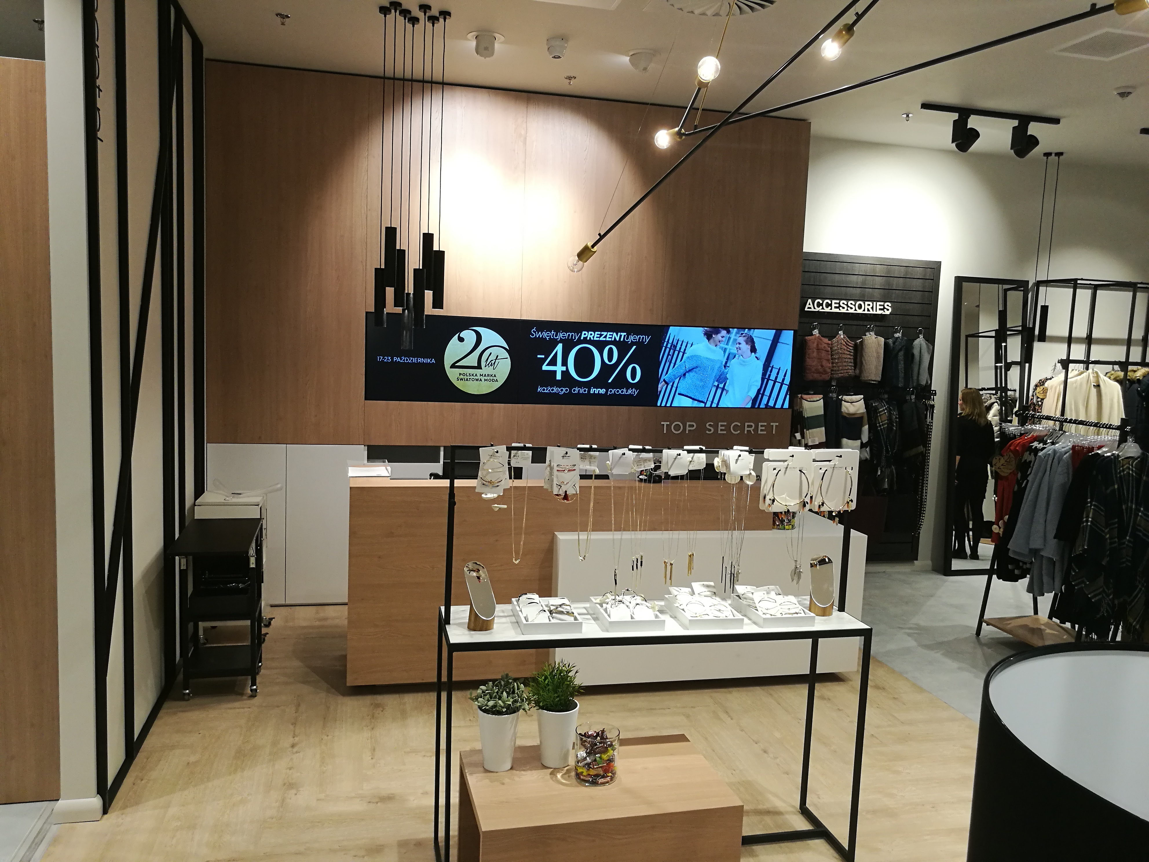 Solix.pl - monitory reklamowe - Top Secret