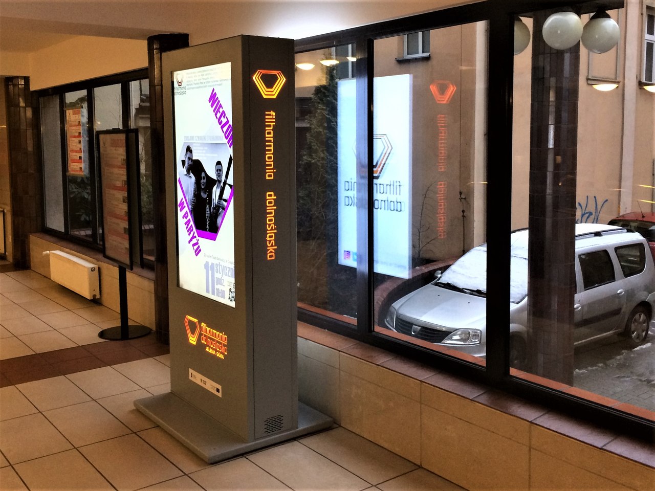 IMG_8700_filharmonia Solix.pl - totemy zewnętrzne, monitory zewnetrzne - Filharmonia