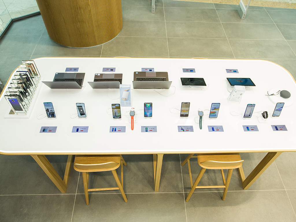 Solix.pl - ekran Led transparentny - Huawei