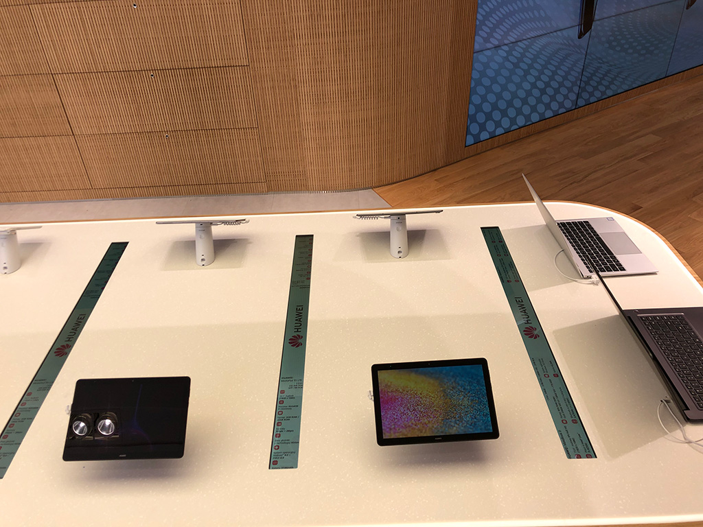 Solix.pl - ekran Led transparentny - Huawei