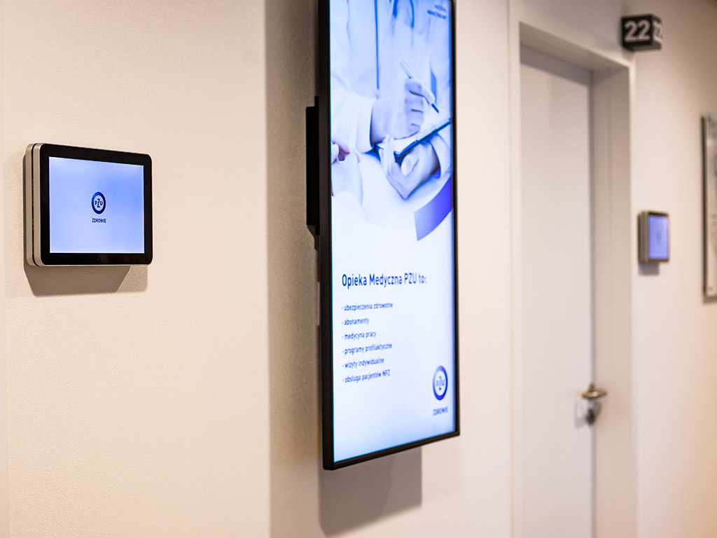 Solix.pl - ekran Led transparentny, monitory reklamowe, monitory do przychodni - PZU Zdrowie