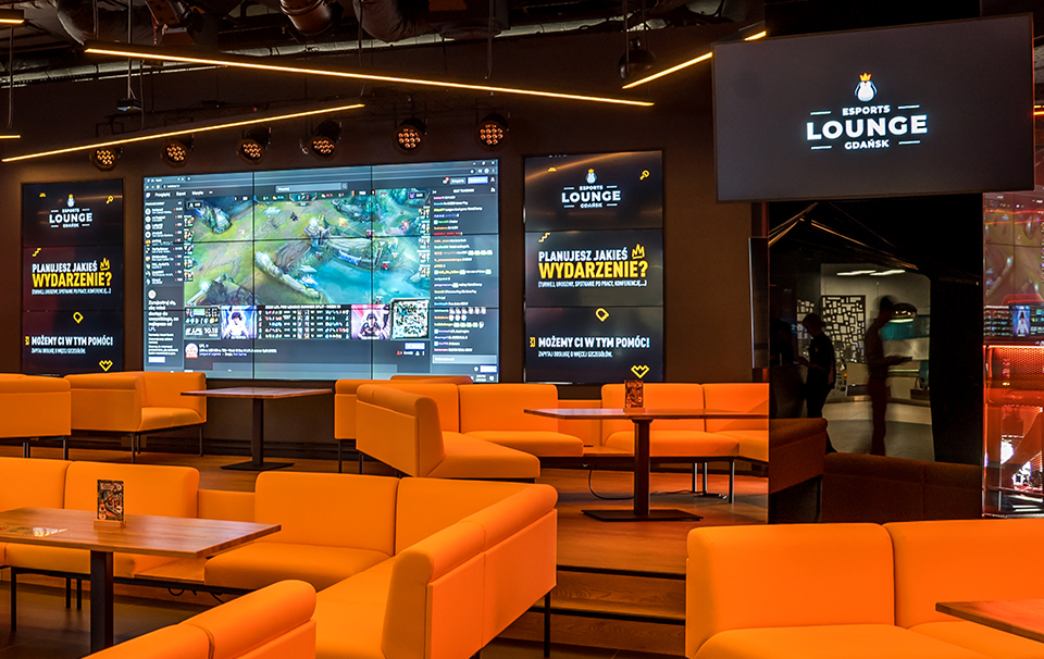 Rozwiązania Digital Signage w innowacyjnym koncepcie Kinguin Esports Lounge