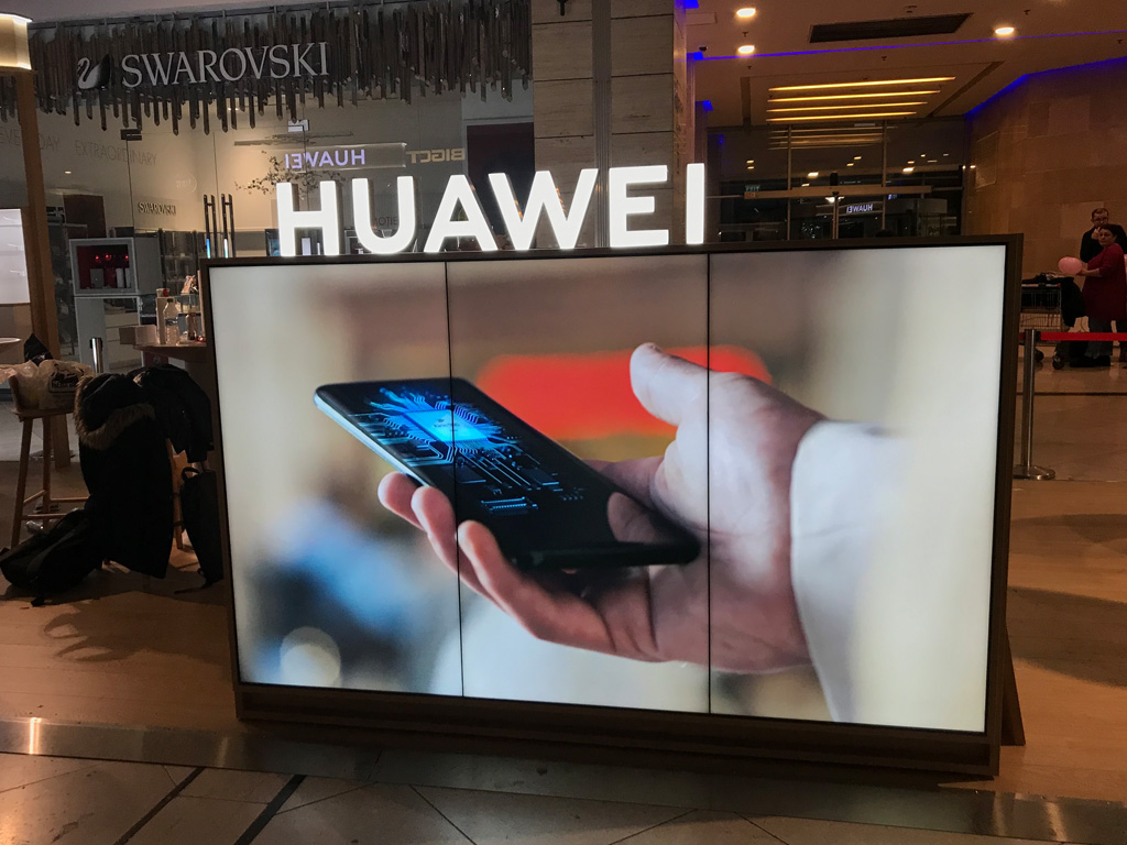 solix realizacje huawei sciana 3×1 Solix.pl - ekran Led transparentny - Huawei