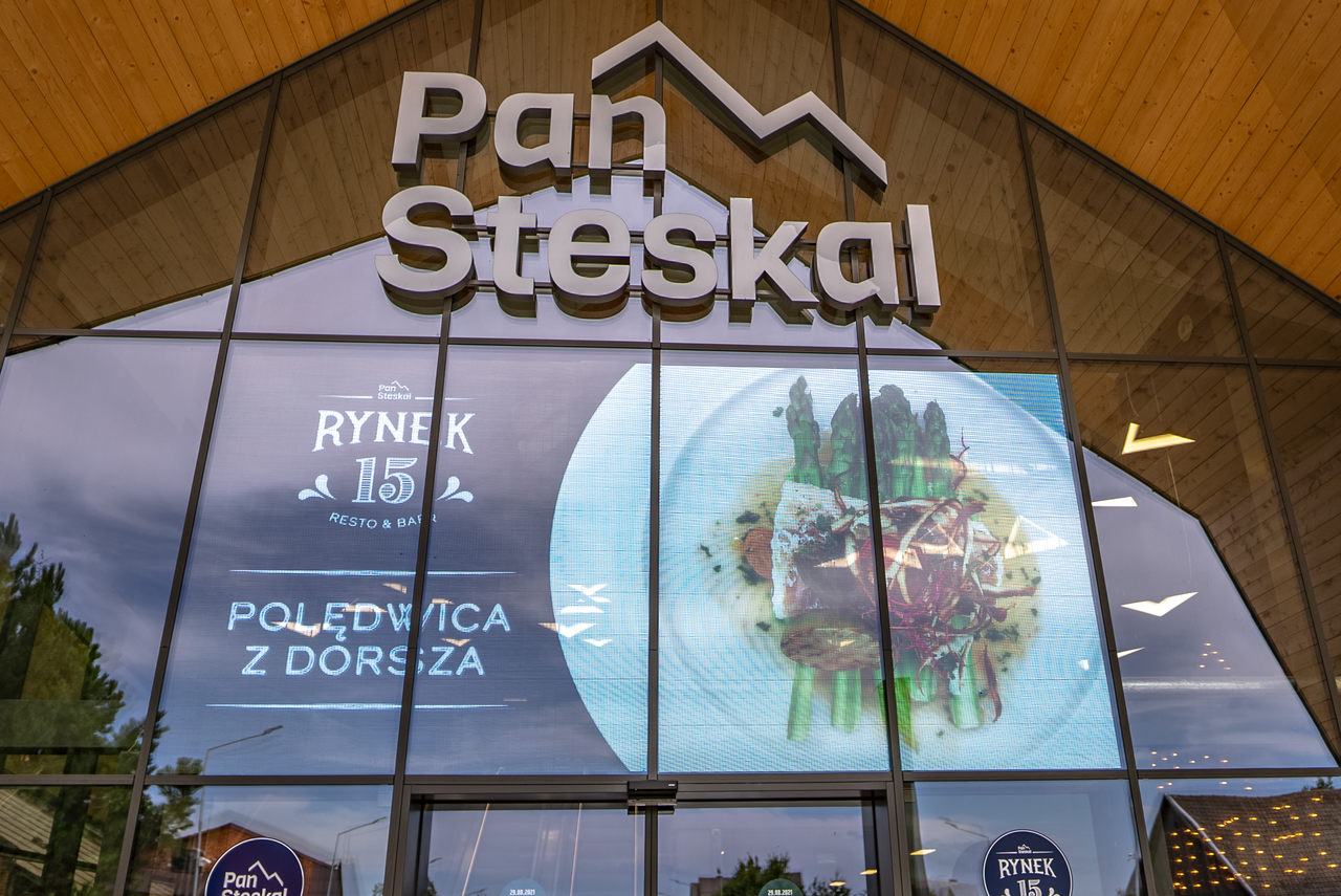 Ekran LED szyty na miarę – nowoczesne rozwiązanie w branży Digital Signage