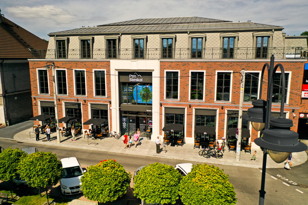 Solix.pl - eekran Led transparentny, infokiosk, totem - Pan Steskal