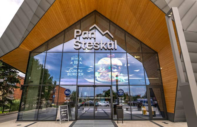 pan-steskal led Solix.pl - eekran Led transparentny, infokiosk, totem - Pan Steskal